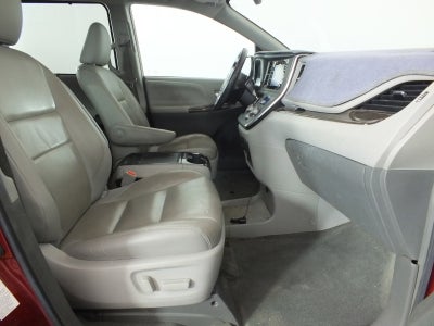 2018 Toyota Sienna XLE *CLEAN CARFAX*