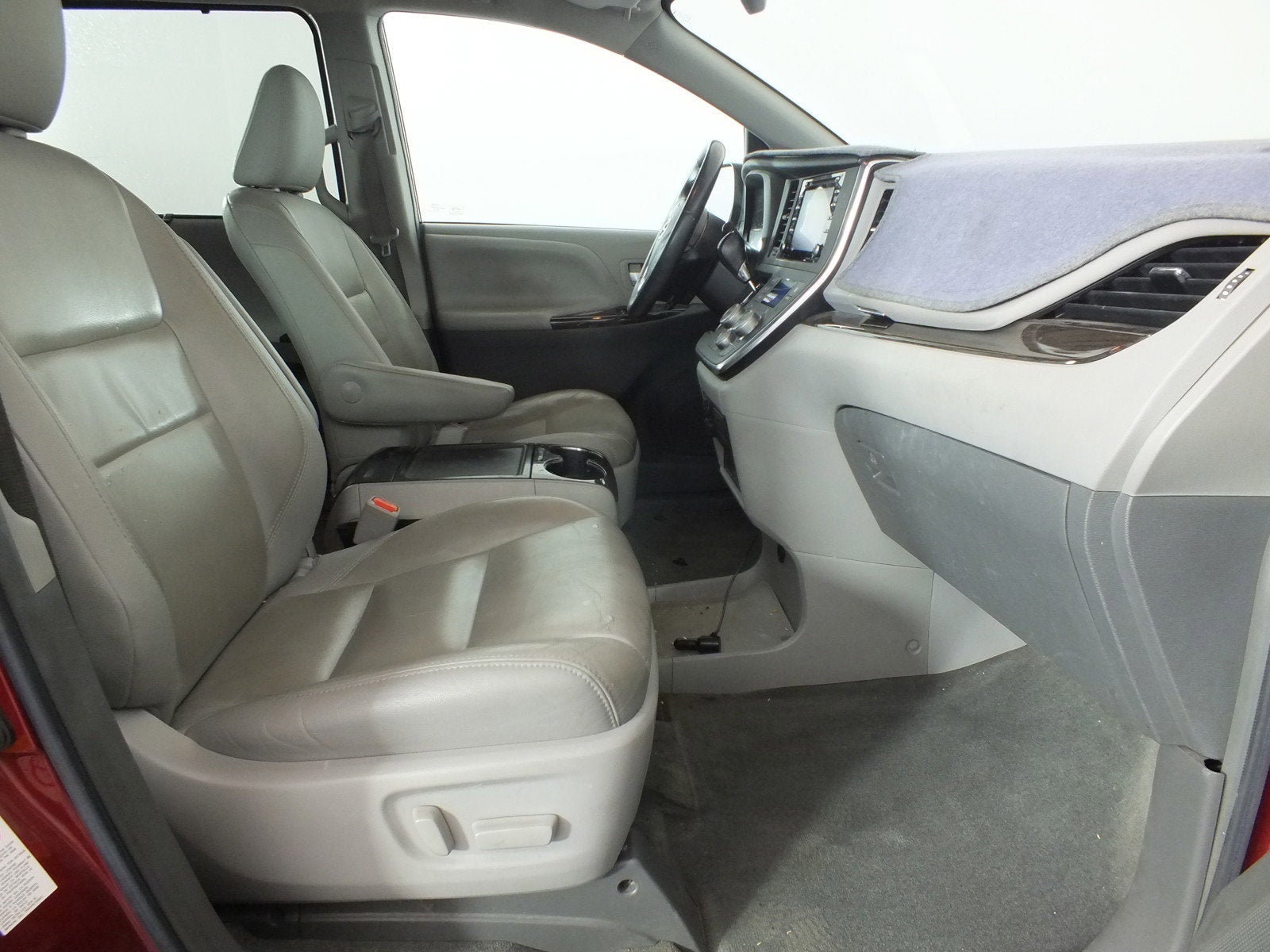 2018 Toyota Sienna XLE *CLEAN CARFAX*