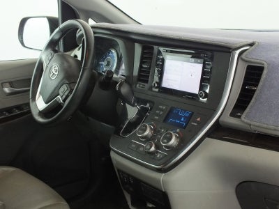 2018 Toyota Sienna XLE *CLEAN CARFAX*