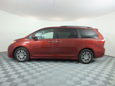 2018 Toyota Sienna XLE *CLEAN CARFAX*