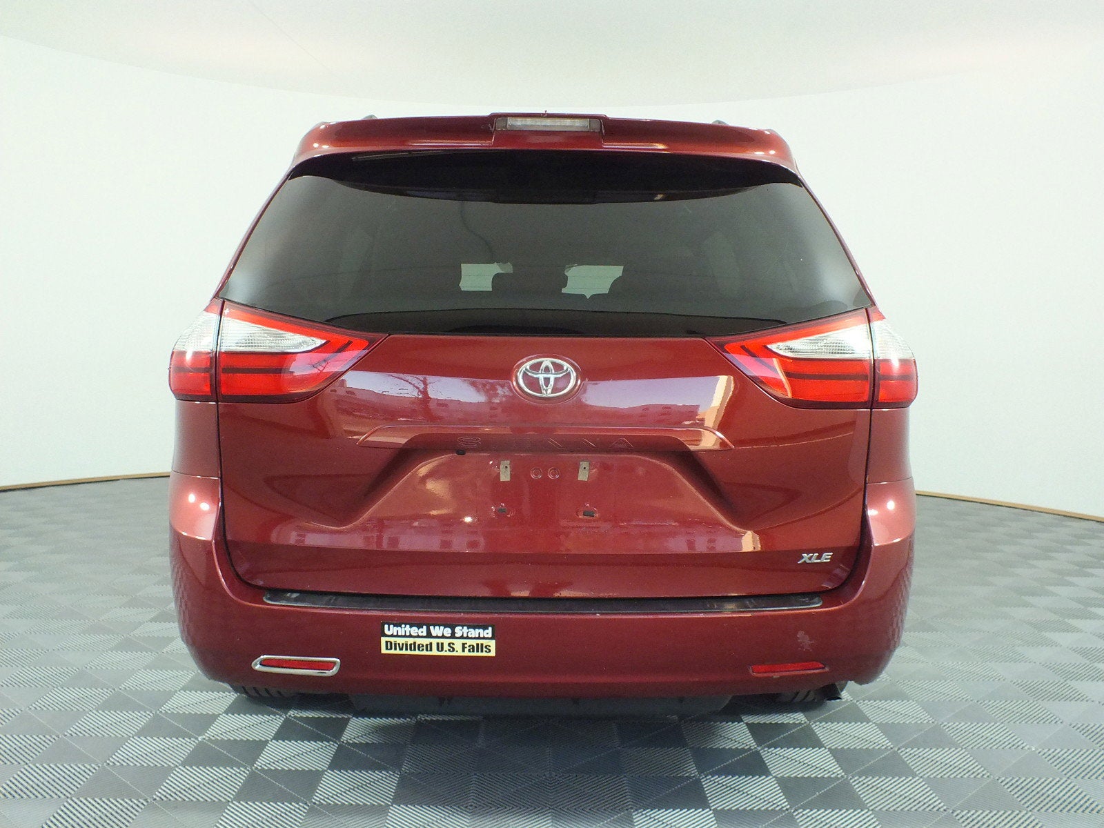 2018 Toyota Sienna XLE *CLEAN CARFAX*