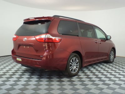 2018 Toyota Sienna XLE *CLEAN CARFAX*