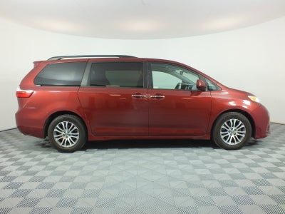 2018 Toyota Sienna XLE *CLEAN CARFAX*