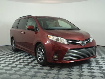 2018 Toyota Sienna XLE *CLEAN CARFAX*