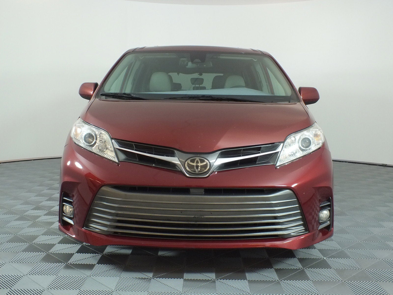 2018 Toyota Sienna XLE *CLEAN CARFAX*