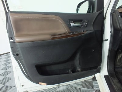 2017 Toyota Sienna Limited Premium *CLEAN CARFAX!*