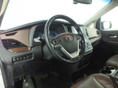 2017 Toyota Sienna Limited Premium *CLEAN CARFAX!*