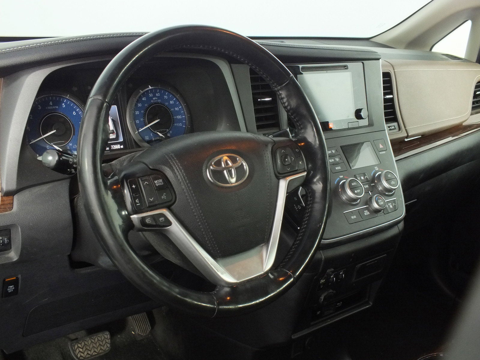 2017 Toyota Sienna Limited Premium *CLEAN CARFAX!*