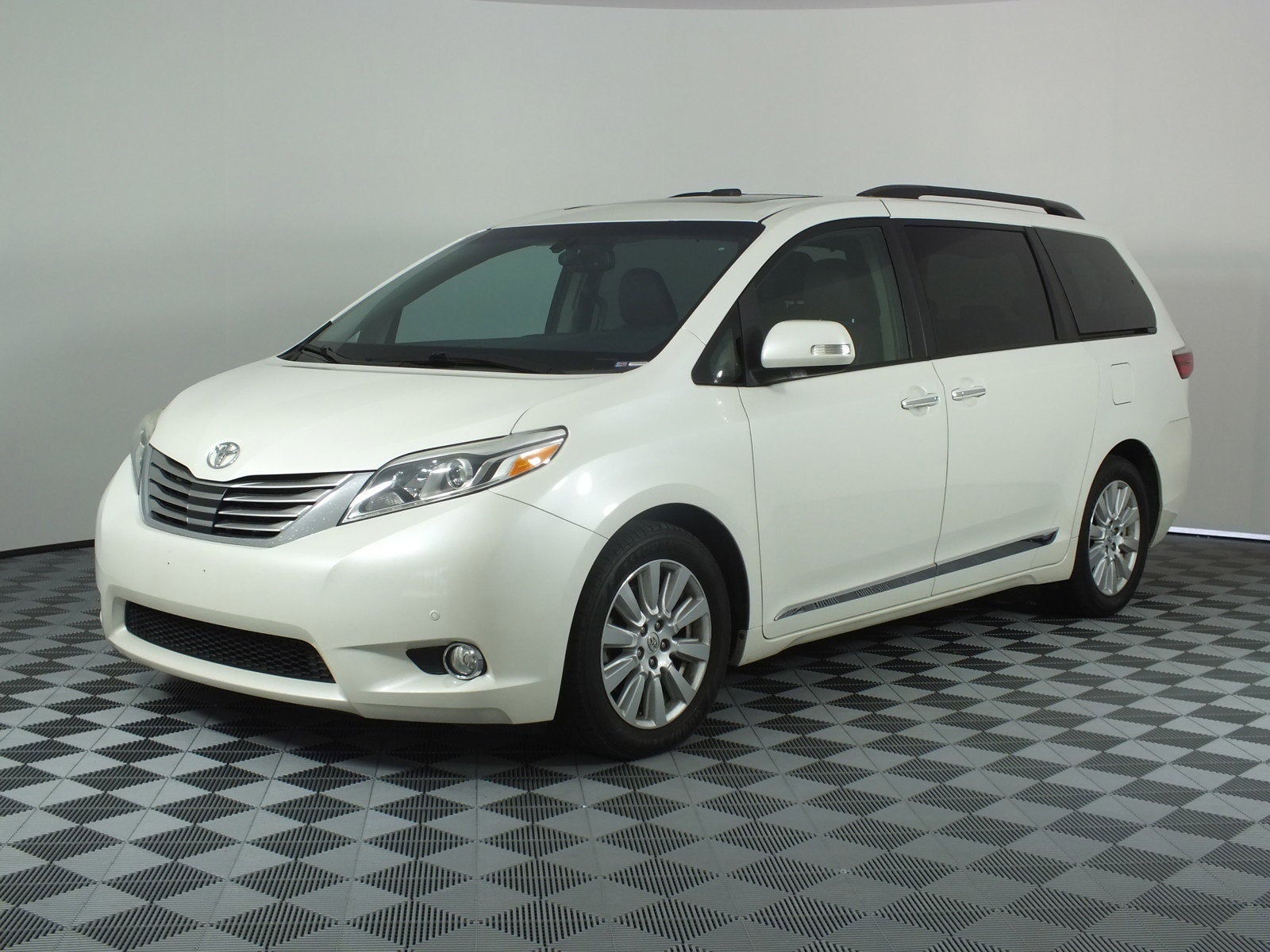 2017 Toyota Sienna Limited Premium *CLEAN CARFAX!*