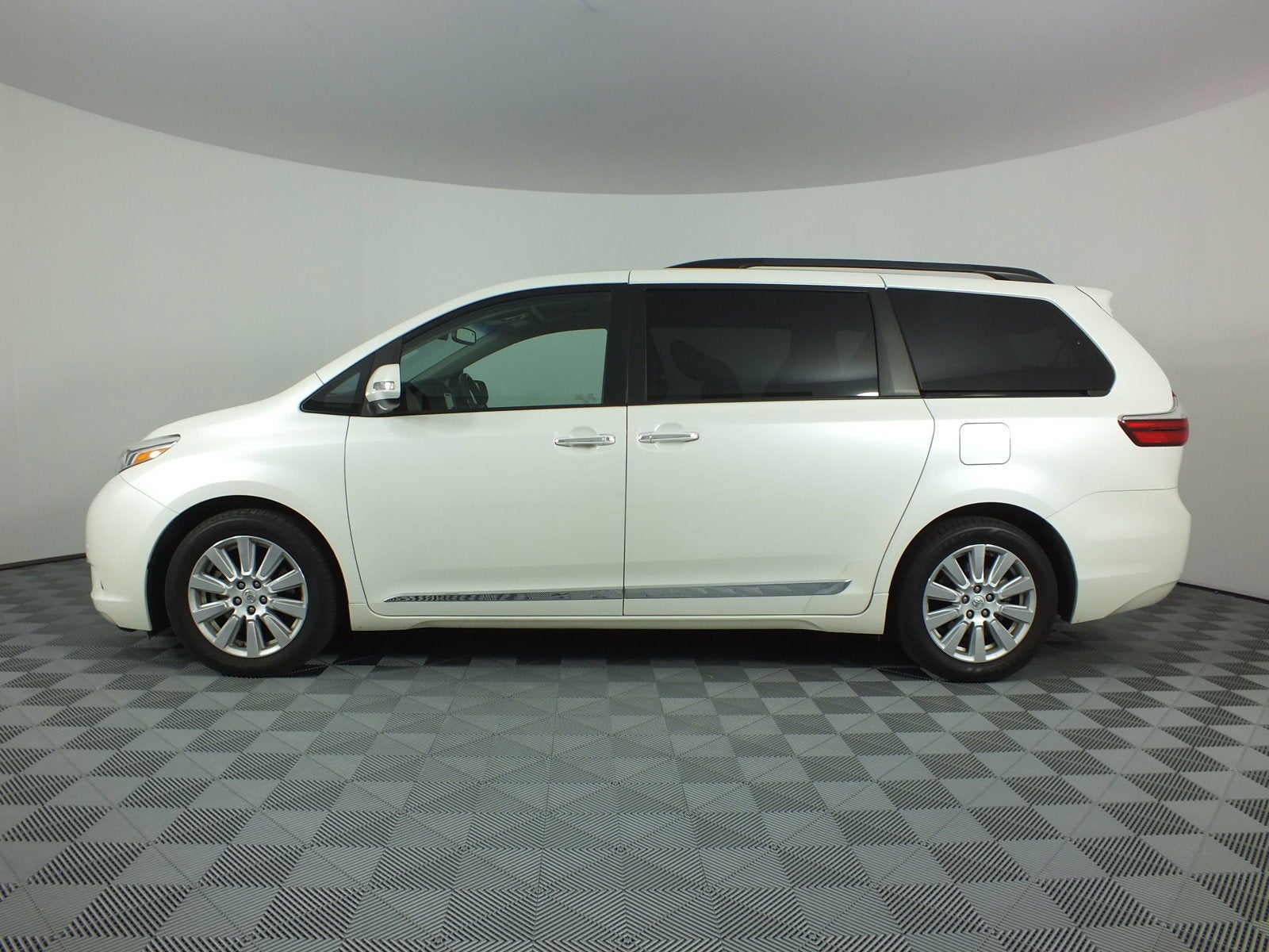 2017 Toyota Sienna Limited Premium *CLEAN CARFAX!*