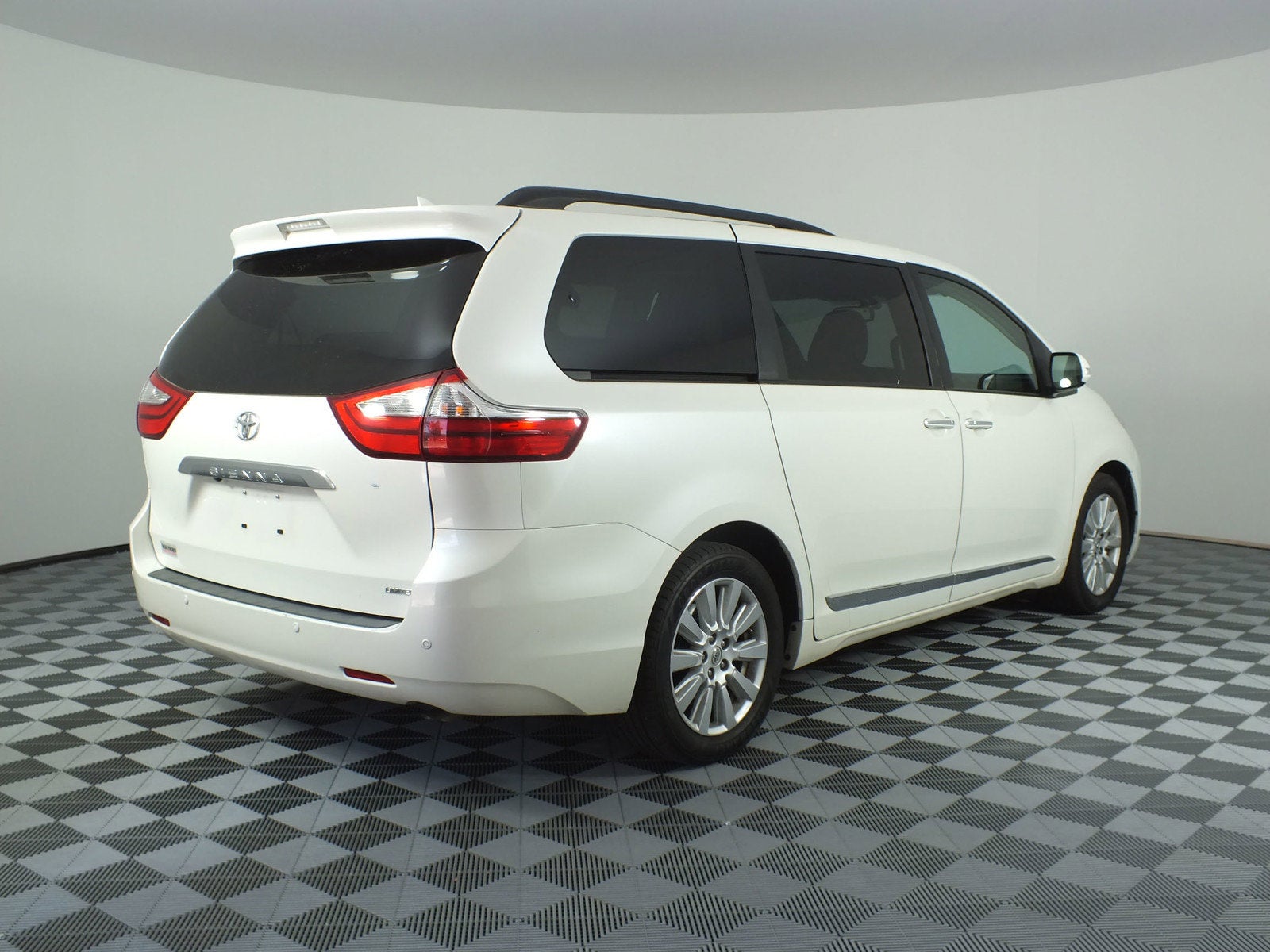 2017 Toyota Sienna Limited Premium *CLEAN CARFAX!*