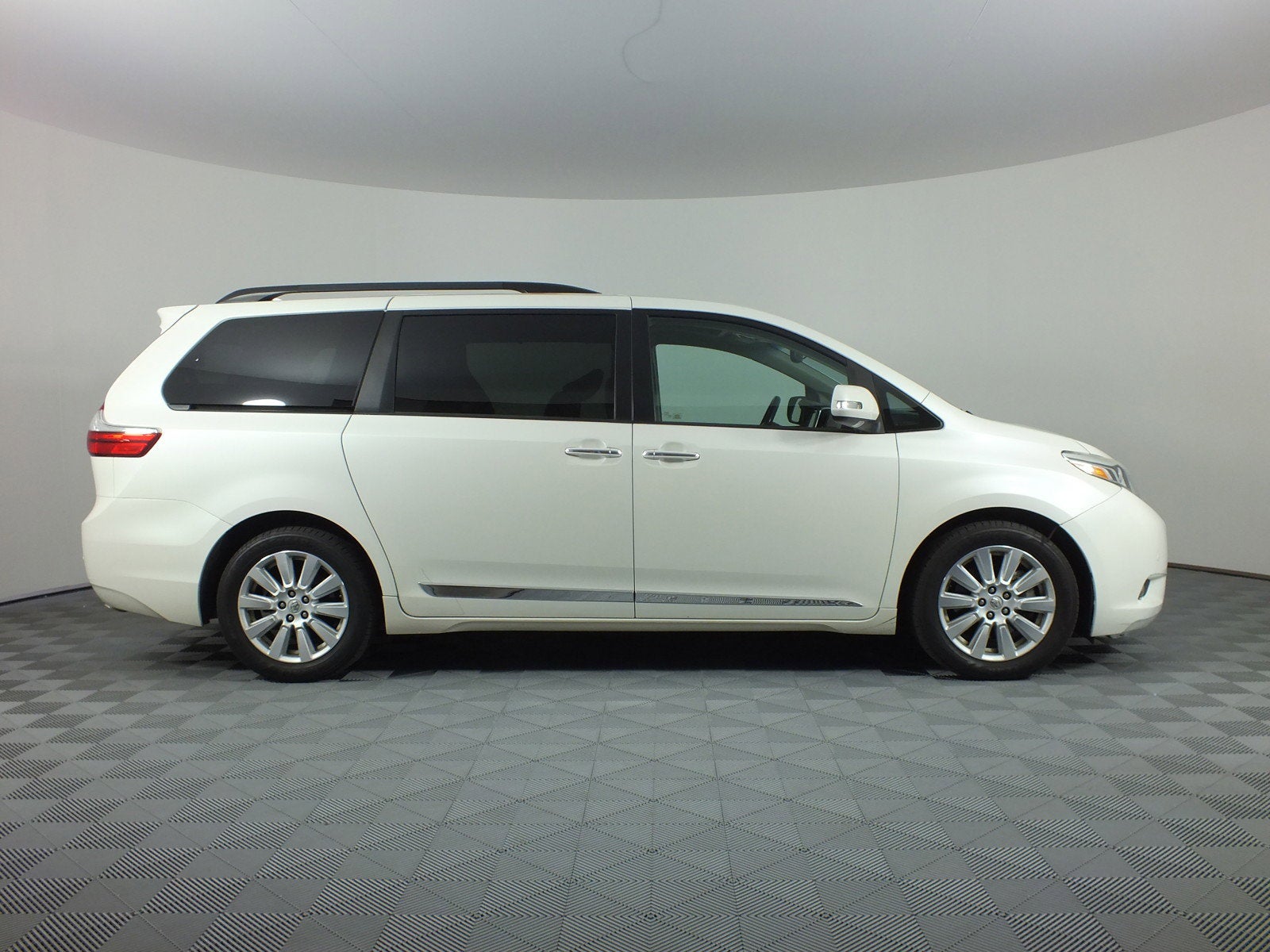 2017 Toyota Sienna Limited Premium *CLEAN CARFAX!*