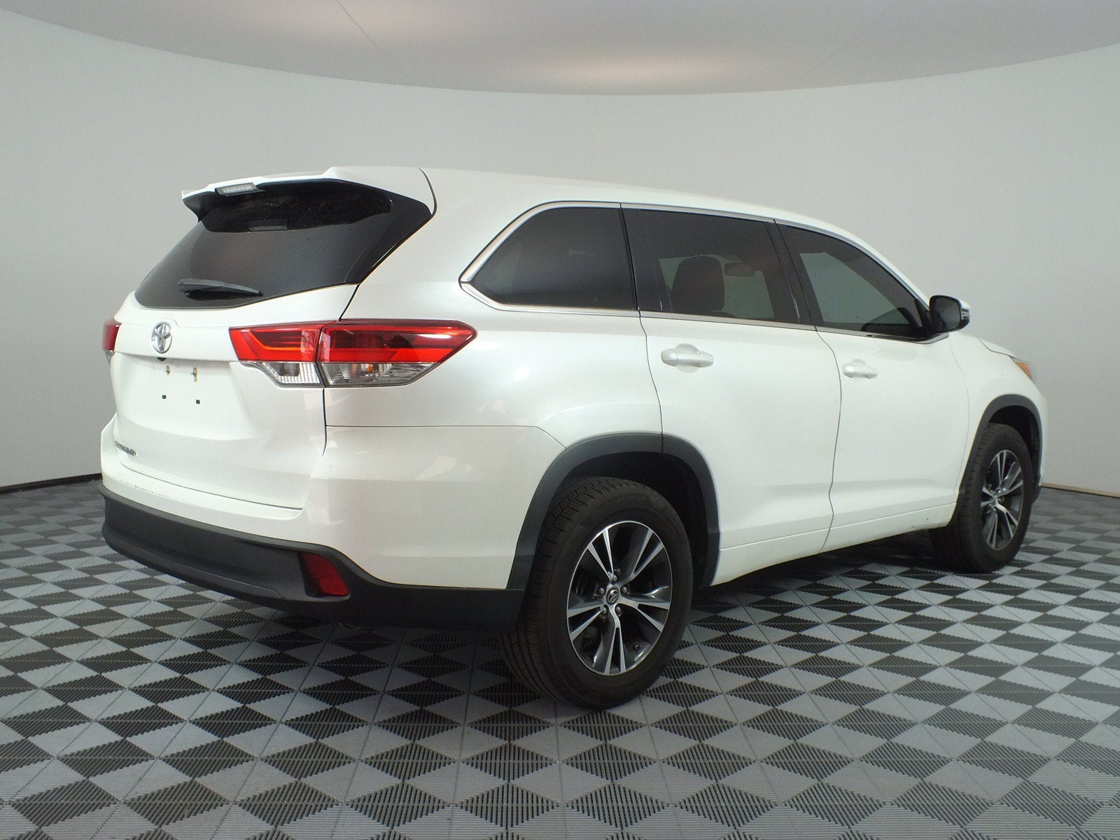 2018 Toyota Highlander LE *CLEAN CARFAX*