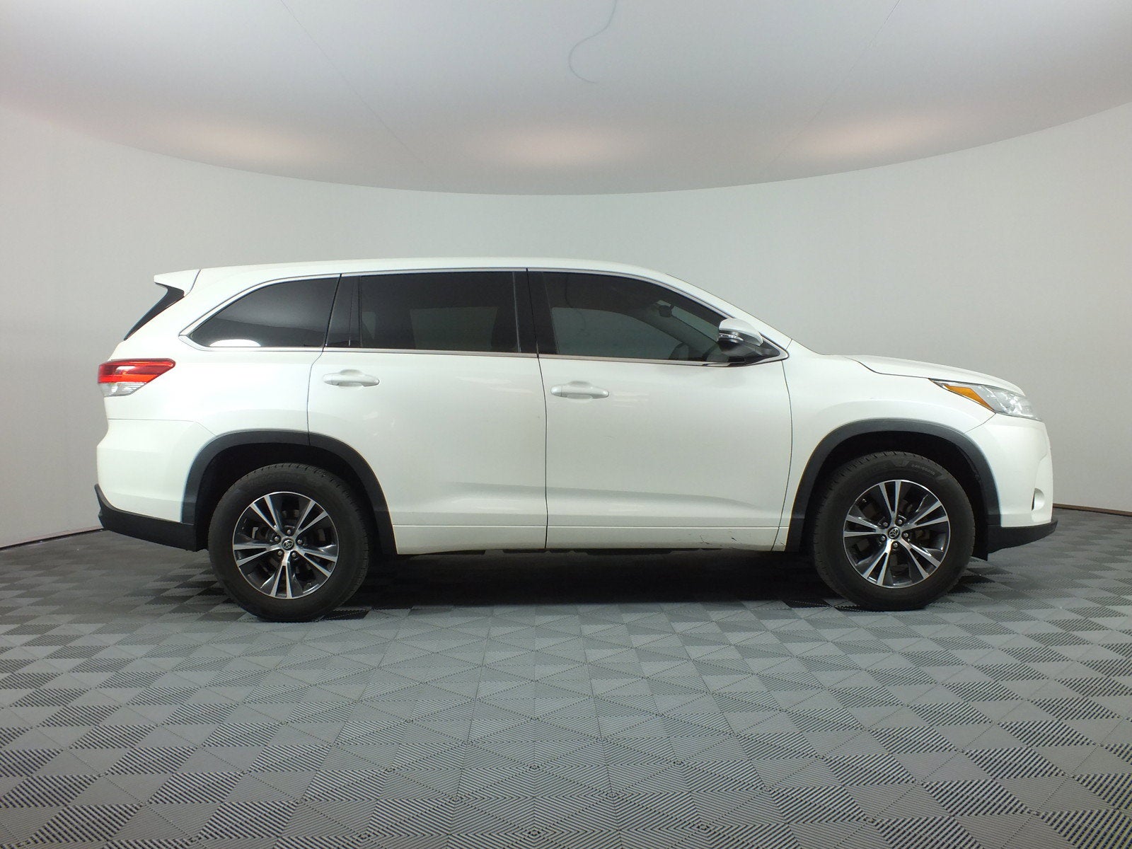 2018 Toyota Highlander LE *CLEAN CARFAX*