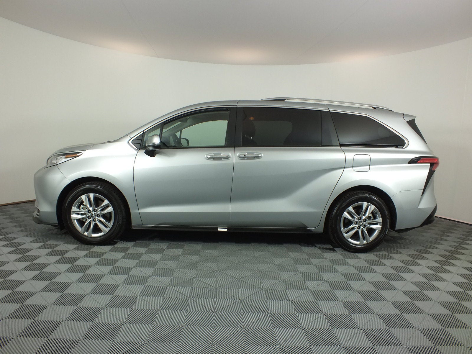 2023 Toyota Sienna Limited *1-OWNER*