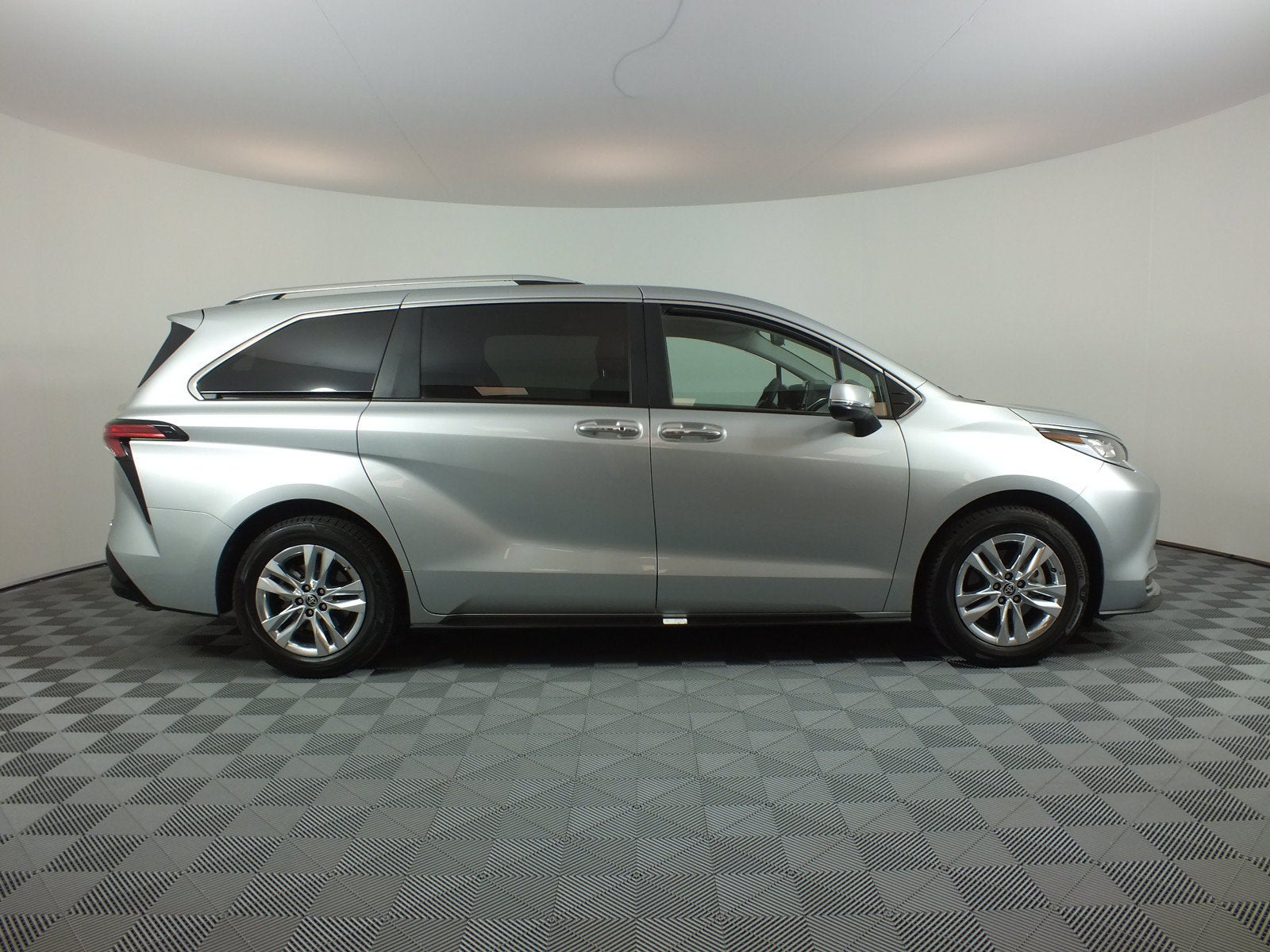 2023 Toyota Sienna Limited *1-OWNER*
