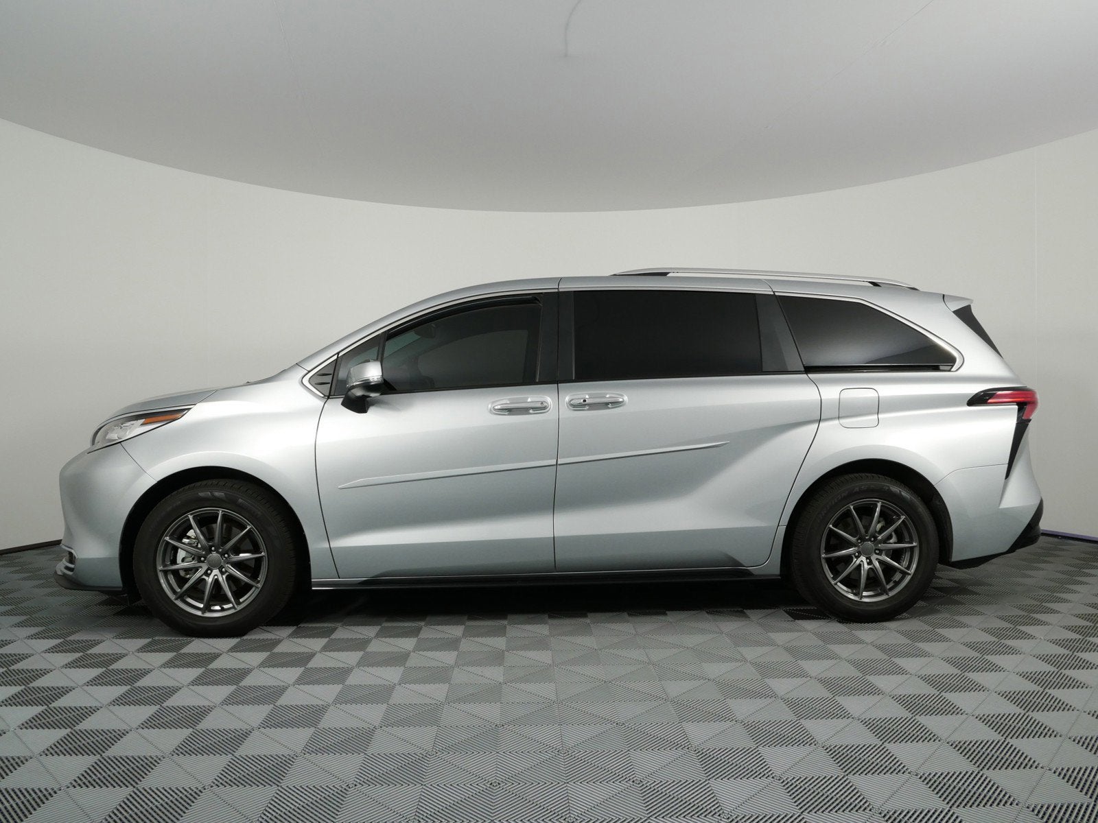 2022 Toyota Sienna Limited FWD *1-OWNER, CLEAN CARFAX!*