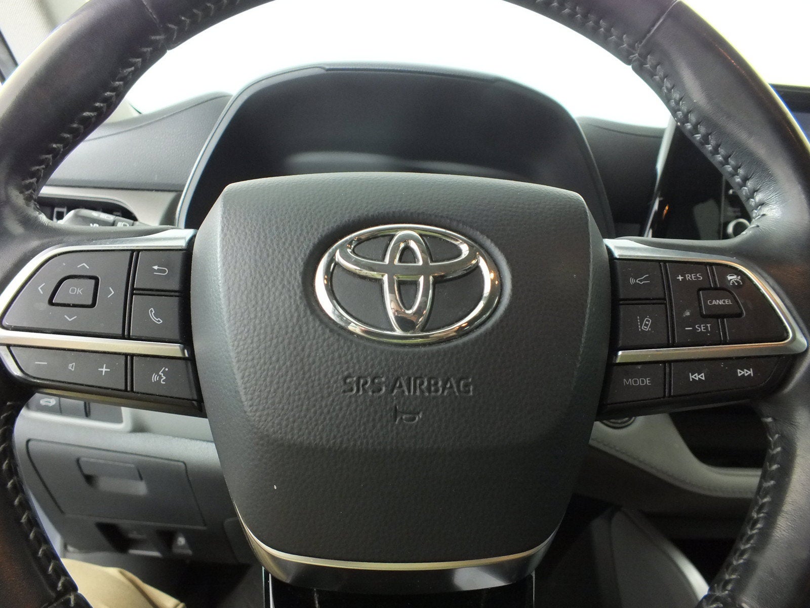 2020 Toyota Highlander LE *RELIABLE DAILY DRIVER!*