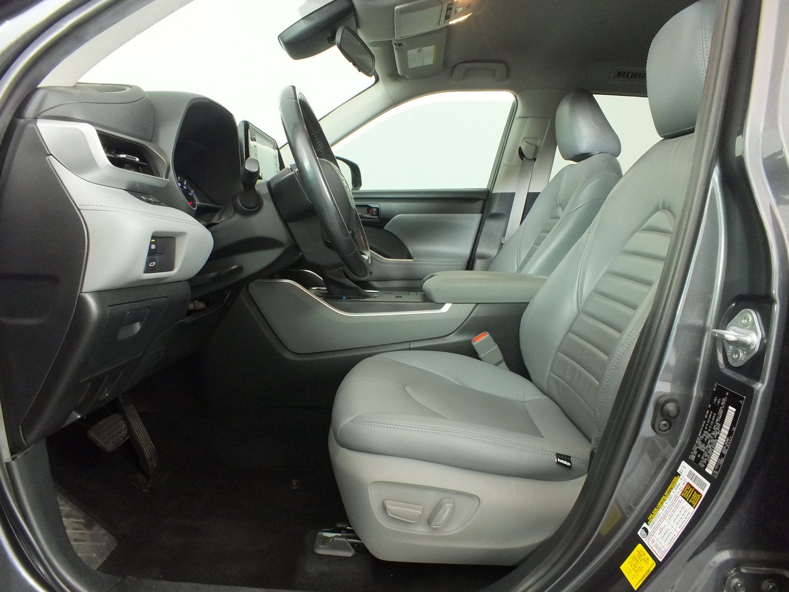 2020 Toyota Highlander LE *RELIABLE DAILY DRIVER!*