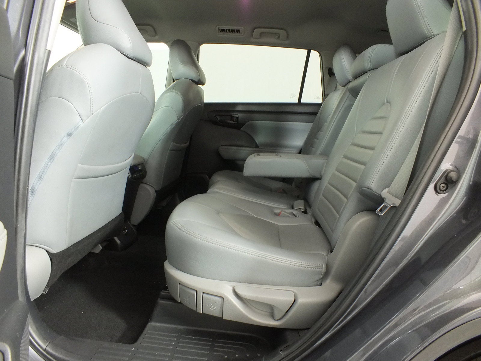 2020 Toyota Highlander LE *RELIABLE DAILY DRIVER!*