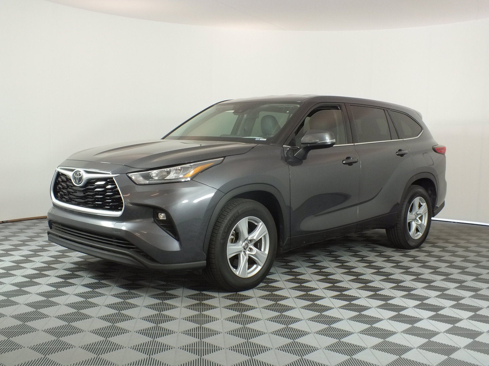 2020 Toyota Highlander LE *RELIABLE DAILY DRIVER!*