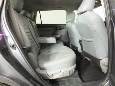 2020 Toyota Highlander LE *RELIABLE DAILY DRIVER!*