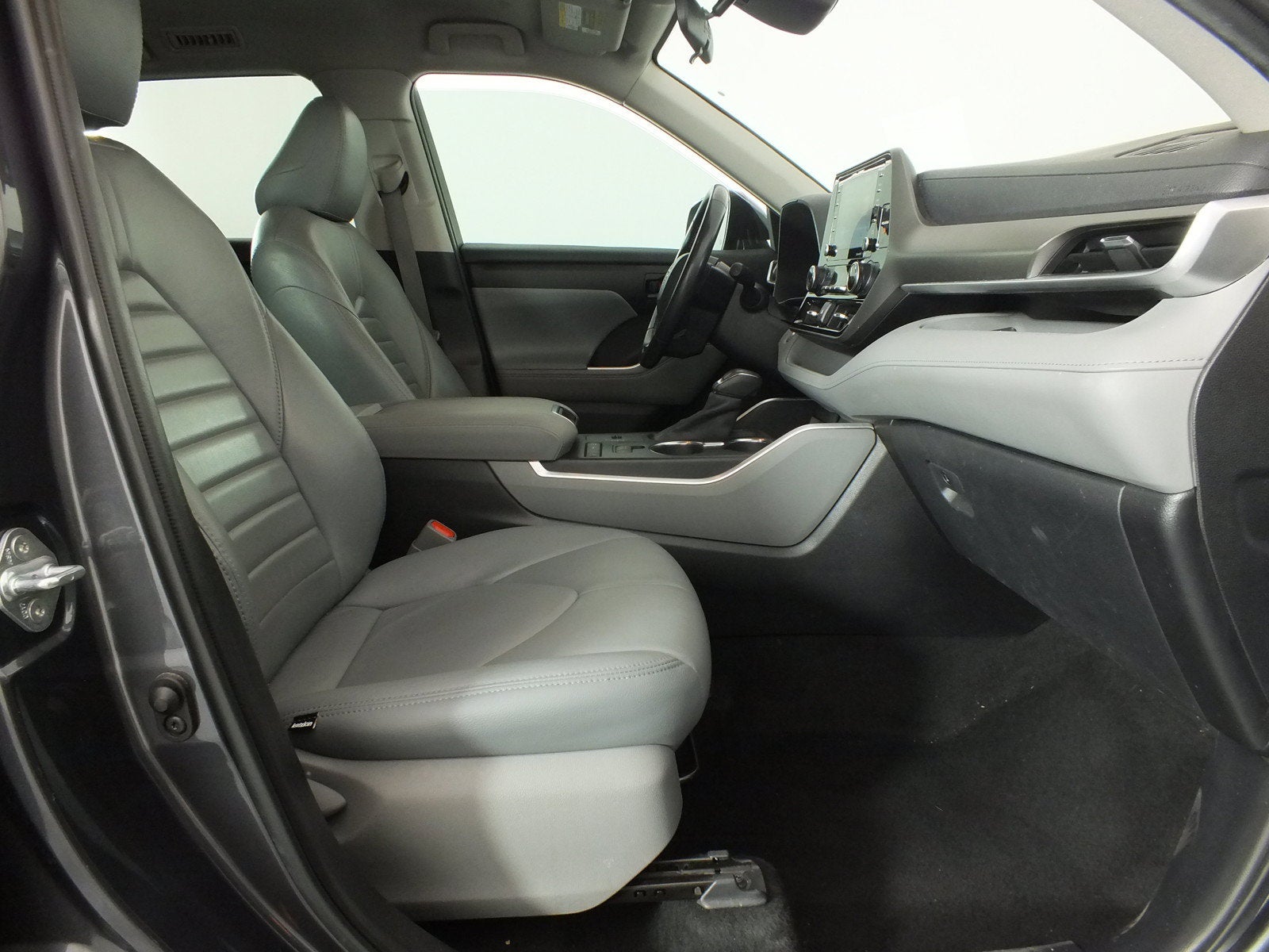 2020 Toyota Highlander LE *RELIABLE DAILY DRIVER!*