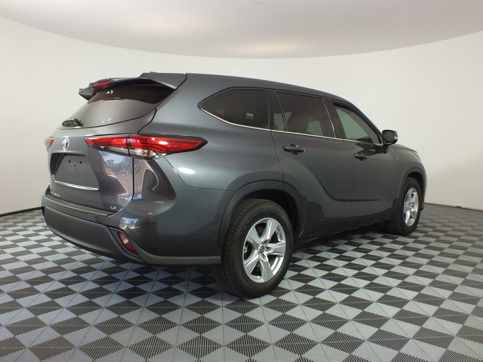 2020 Toyota Highlander LE *RELIABLE DAILY DRIVER!*