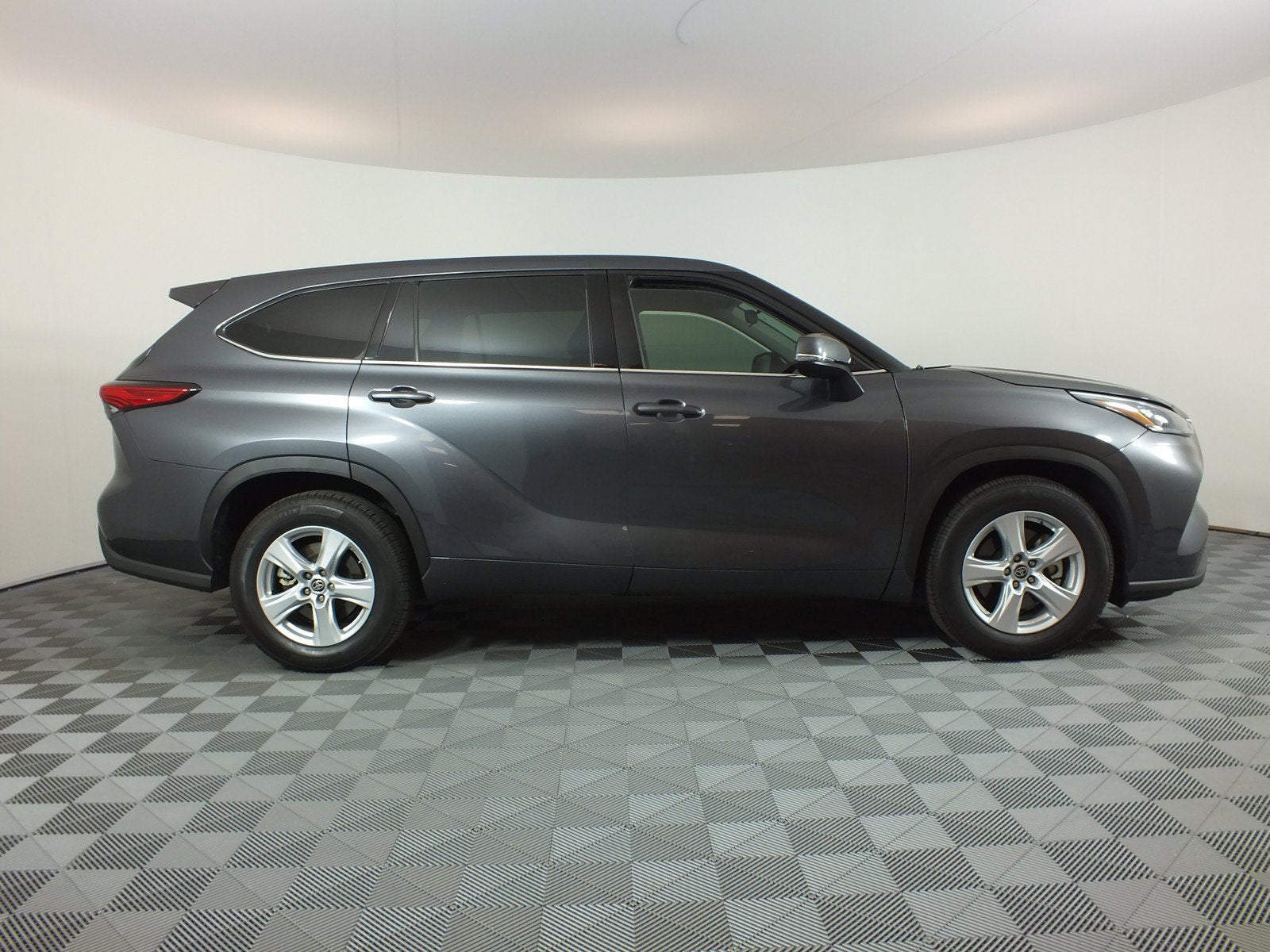 2020 Toyota Highlander LE *RELIABLE DAILY DRIVER!*