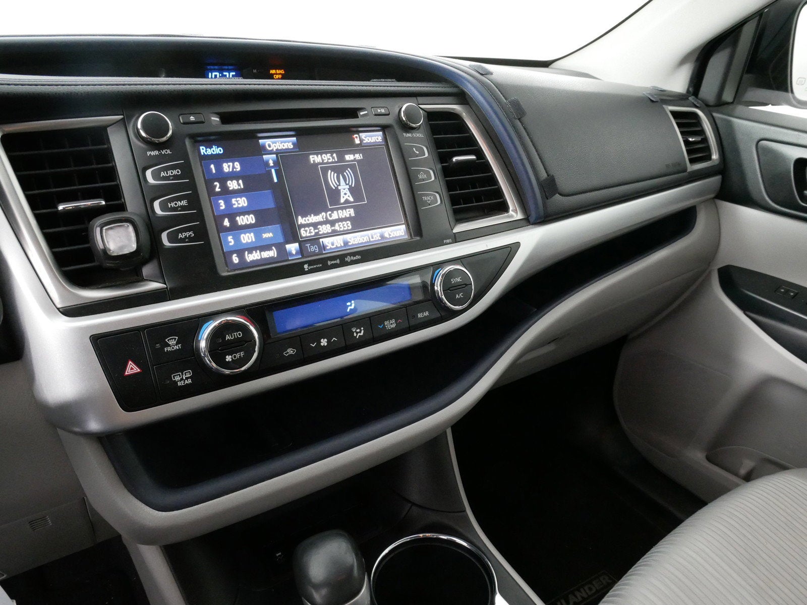 2019 Toyota Highlander LE Plus FWD *CLEAN CARFAX!*