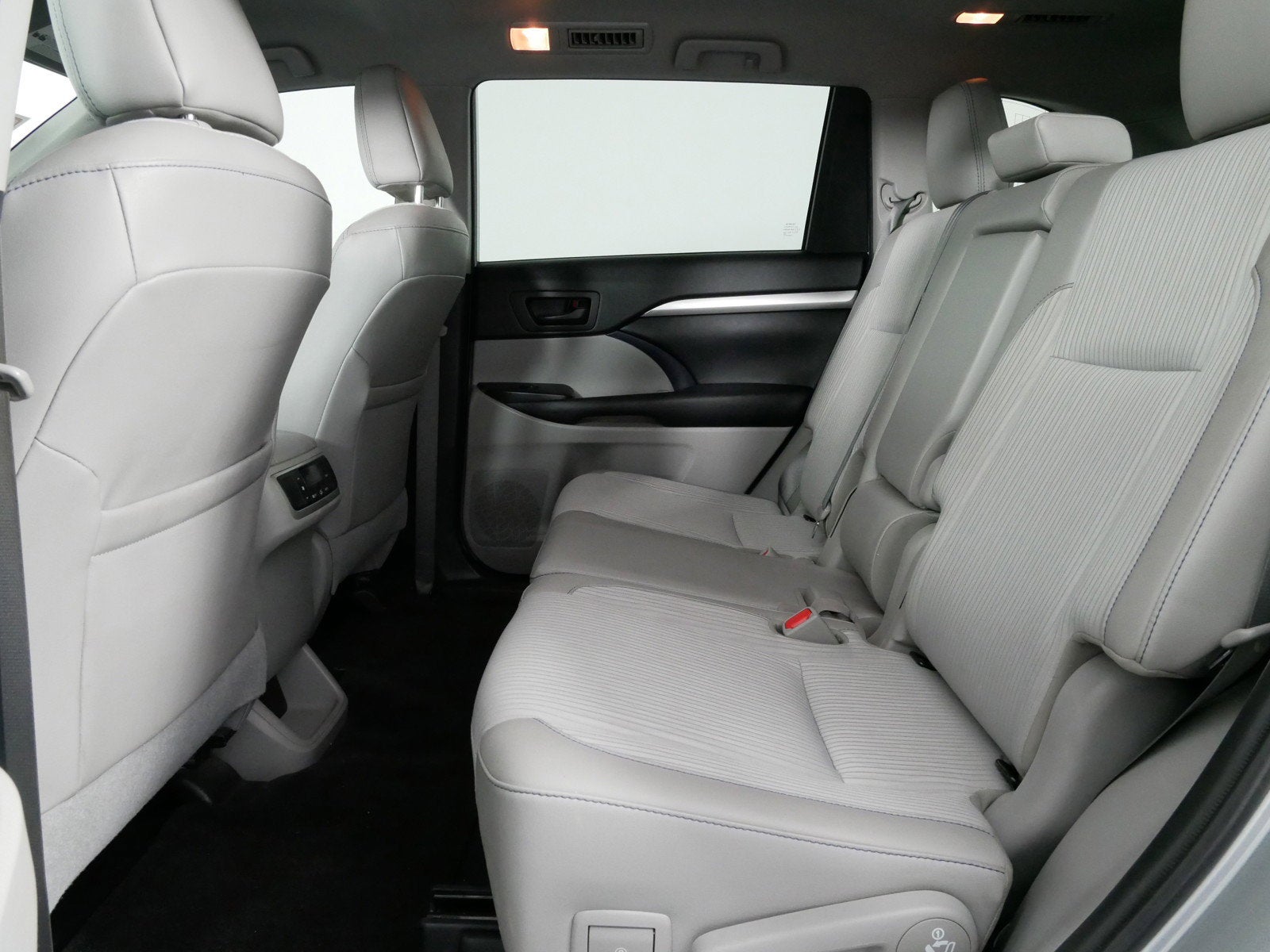 2019 Toyota Highlander LE Plus FWD *CLEAN CARFAX!*