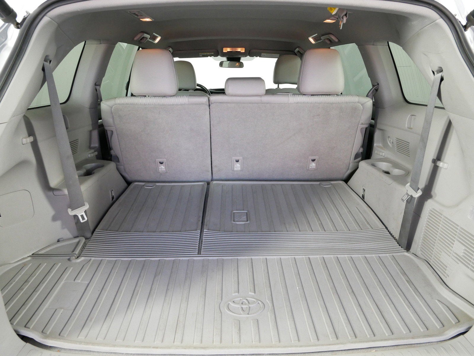 2019 Toyota Highlander LE Plus FWD *CLEAN CARFAX!*