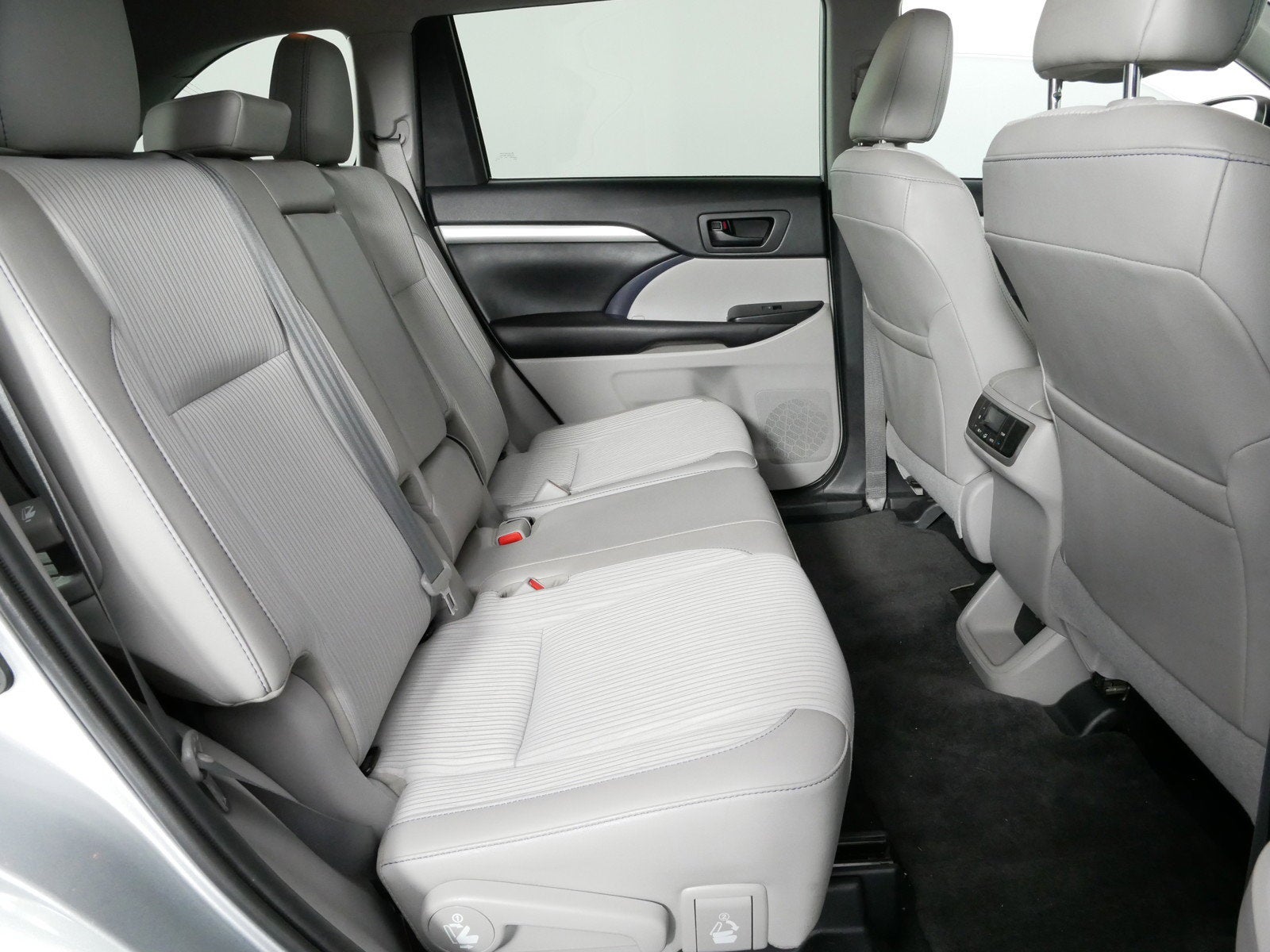 2019 Toyota Highlander LE Plus FWD *CLEAN CARFAX!*