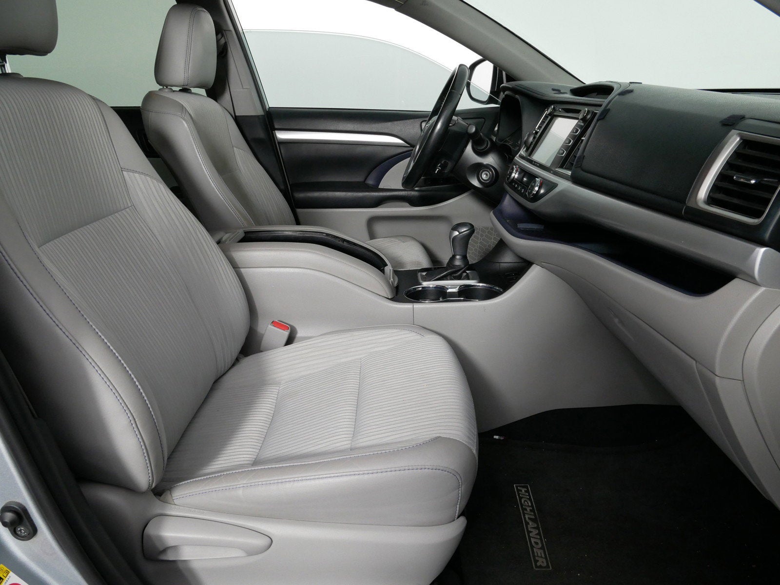 2019 Toyota Highlander LE Plus FWD *CLEAN CARFAX!*