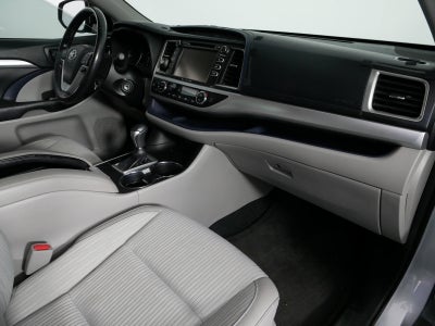 2019 Toyota Highlander LE Plus FWD *CLEAN CARFAX!*