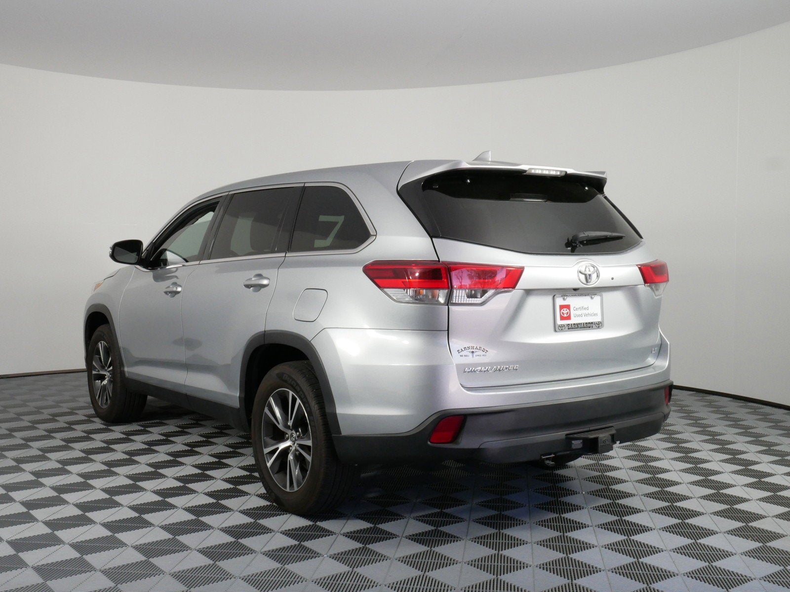 2019 Toyota Highlander LE Plus FWD *CLEAN CARFAX!*