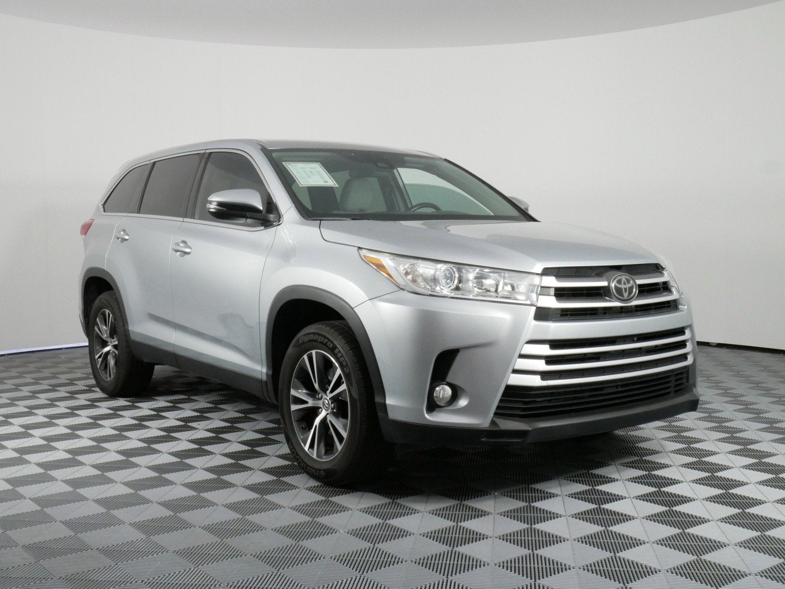 2019 Toyota Highlander LE Plus FWD *CLEAN CARFAX!*
