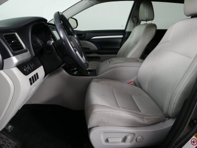 2017 Toyota Highlander LE FWD *CLEAN CARFAX!*