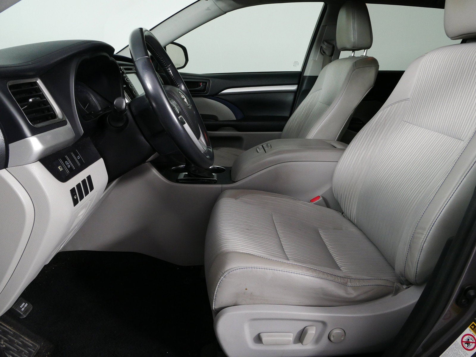 2017 Toyota Highlander LE FWD *CLEAN CARFAX!*