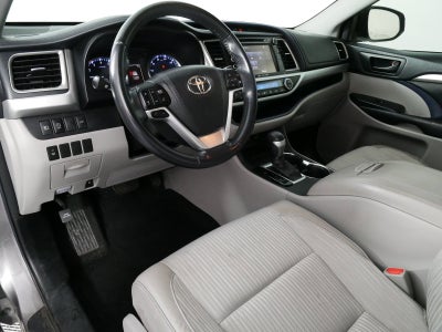 2017 Toyota Highlander LE FWD *CLEAN CARFAX!*