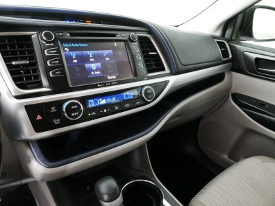 2017 Toyota Highlander LE FWD *CLEAN CARFAX!*