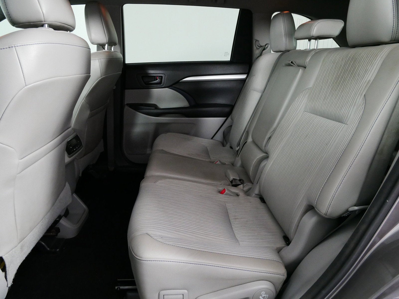 2017 Toyota Highlander LE FWD *CLEAN CARFAX!*
