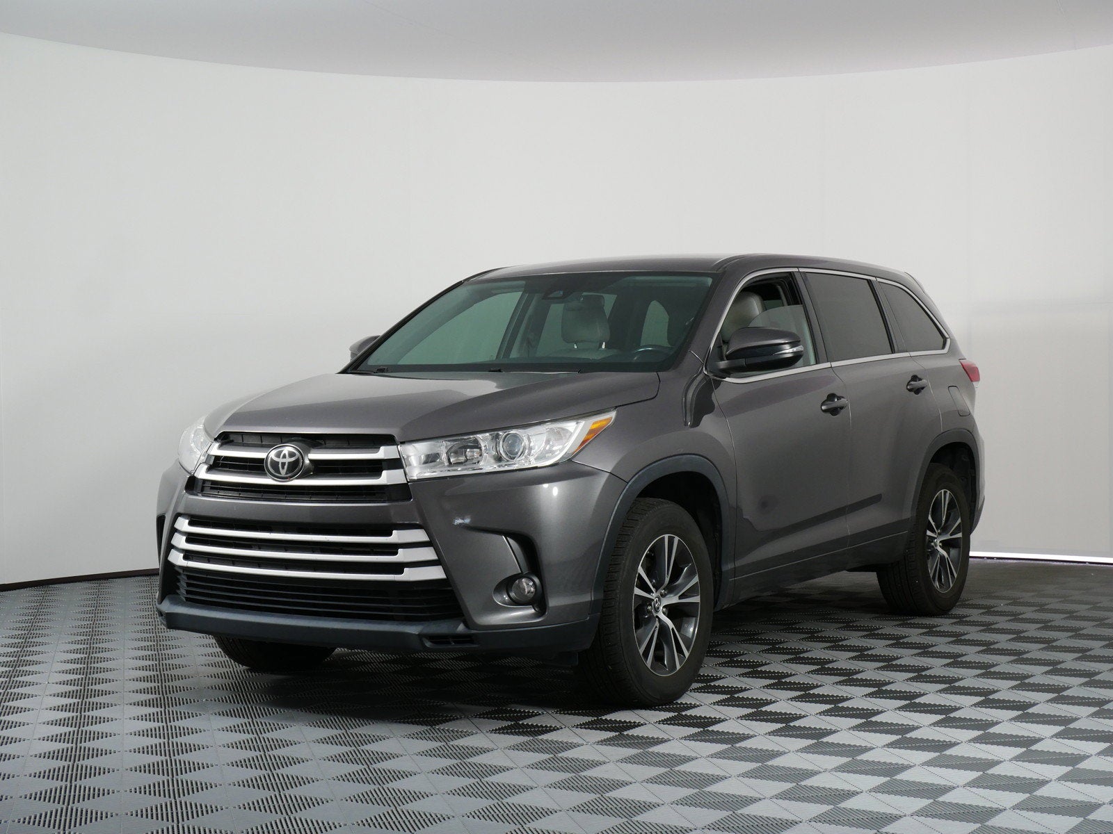 2017 Toyota Highlander LE FWD *CLEAN CARFAX!*