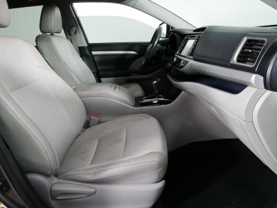 2017 Toyota Highlander LE FWD *CLEAN CARFAX!*