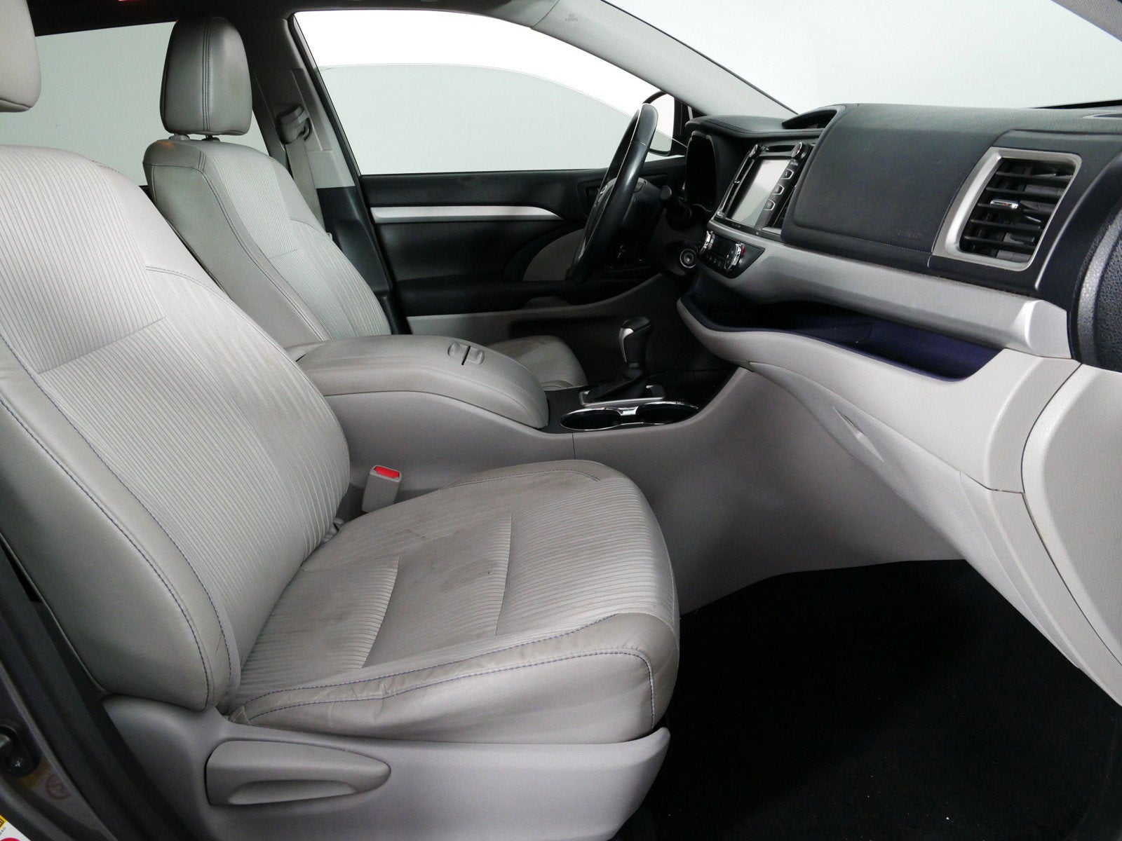 2017 Toyota Highlander LE FWD *CLEAN CARFAX!*