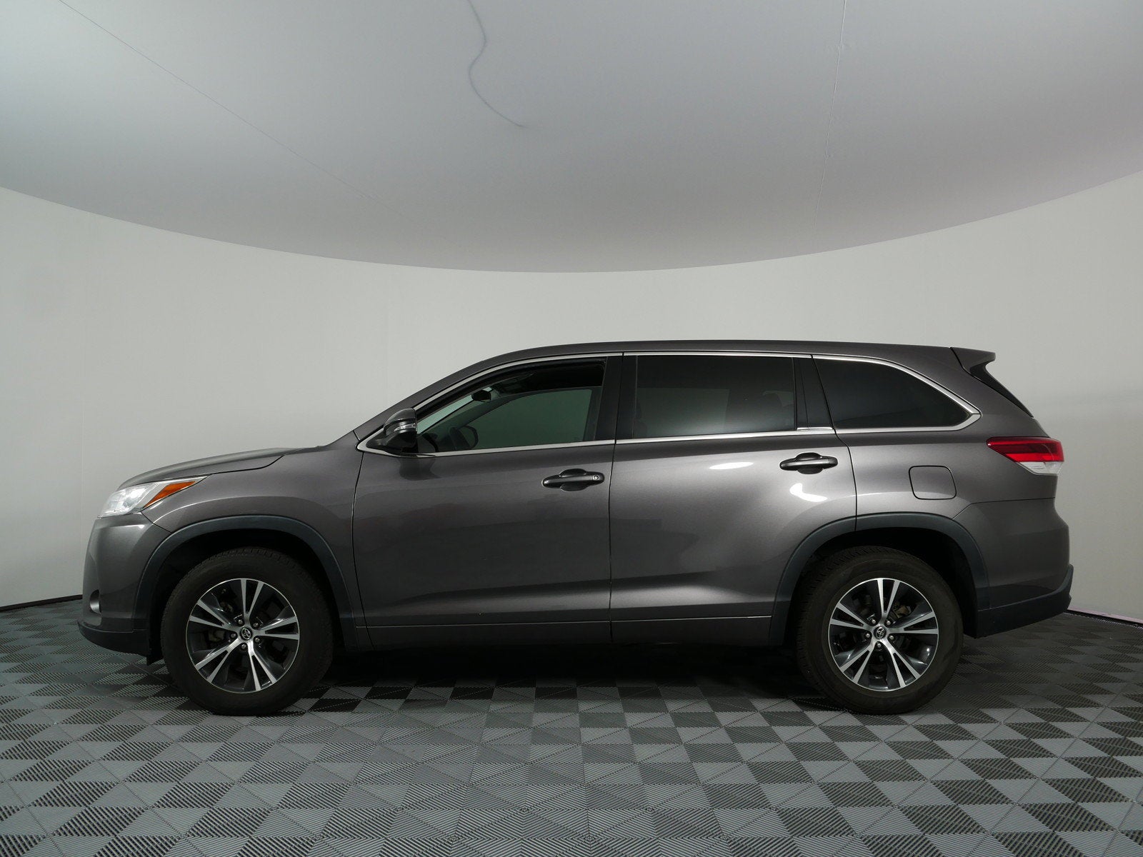 2017 Toyota Highlander LE FWD *CLEAN CARFAX!*