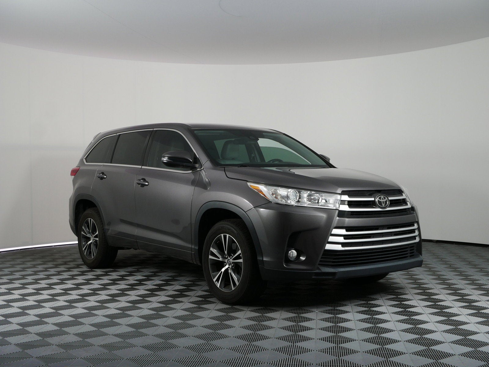 2017 Toyota Highlander LE FWD *CLEAN CARFAX!*