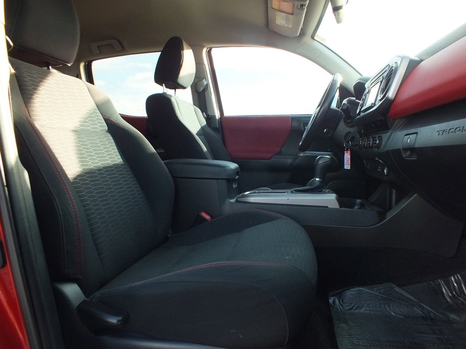 2016 Toyota Tacoma SR5 4X4 *CLEAN CARFAX!*