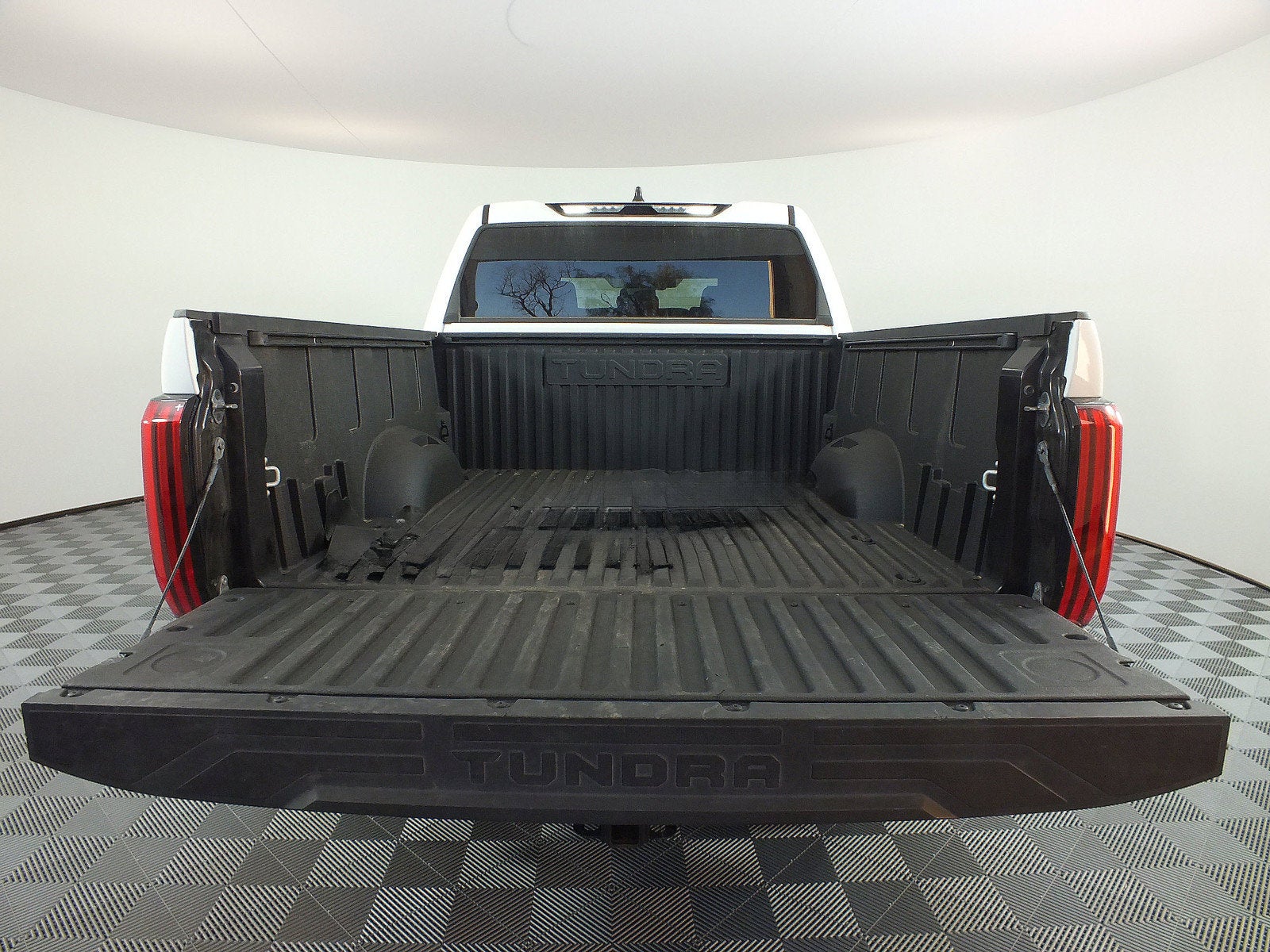 2025 Toyota Tundra SR5 2WD *1-OWNER! SX PACKAGE*
