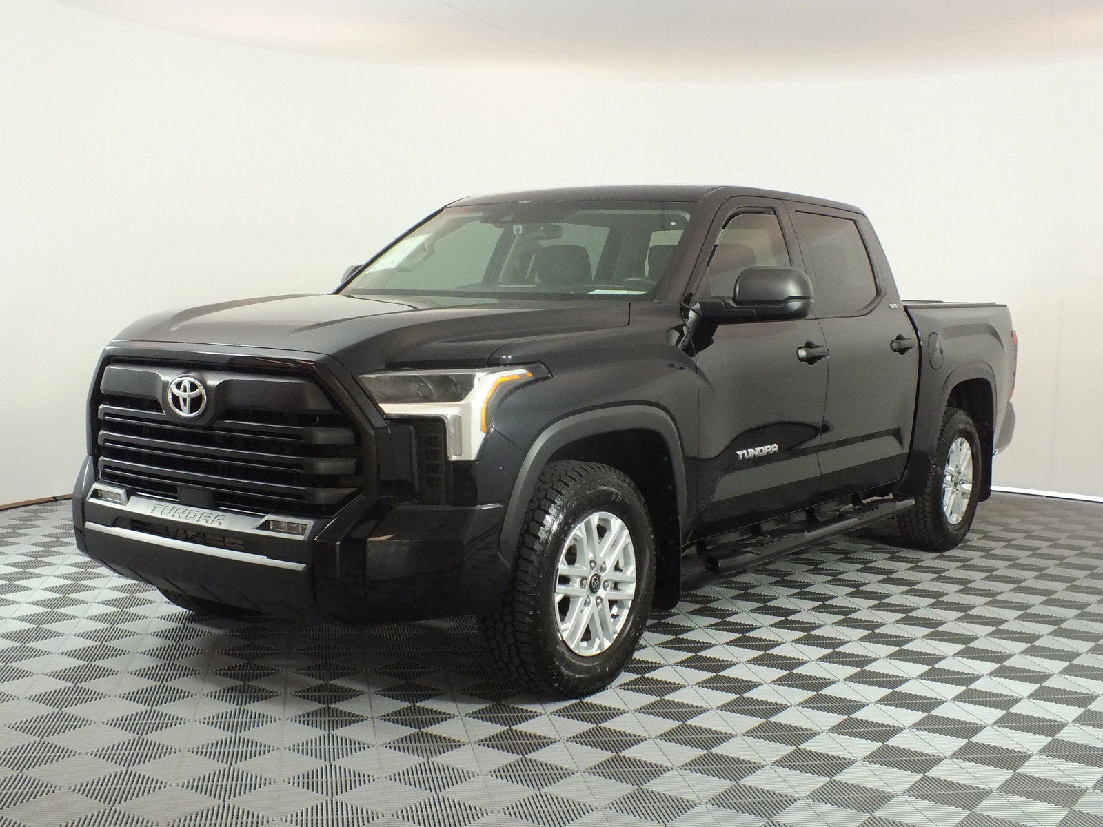 2024 Toyota Tundra SR5 *1-OWNER*